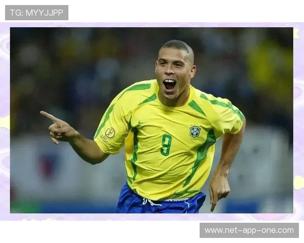 身高一米五的足球球星：矮个子巨星如何突破高度限制成就辉煌职业生涯